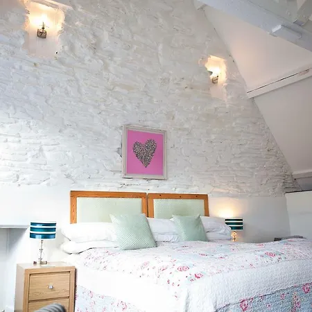 The Old School Hotel 3*